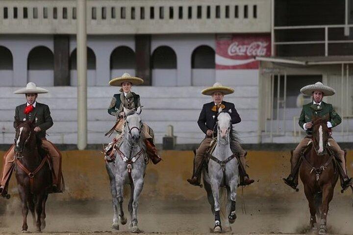 Adventure tour Between Charros, Mariachi and Parián de Tlaquepaque