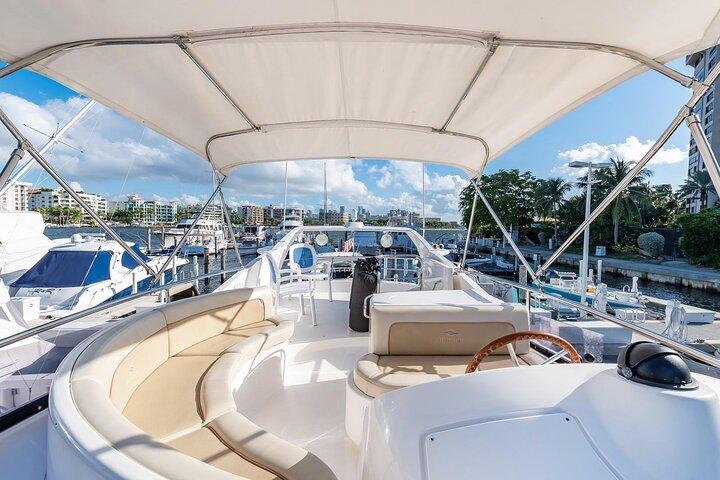 Miami 2 Hours Private Yacht Charter for 13 ppl on a 50 ft Yacht
