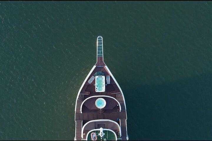 Oasis Bay Cruise 3-day Explore Halong Bay from Hanoi