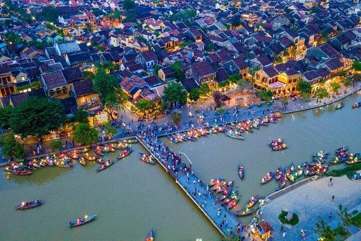 Private HoiAn Ancient Town Night Market Street food tour by Night