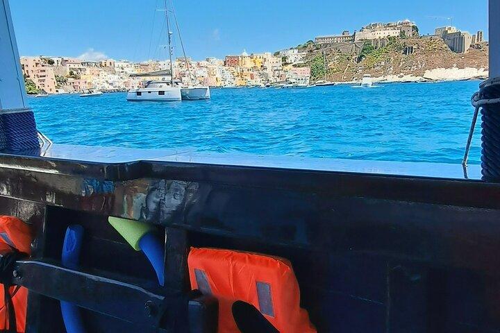 Procida Boat Tour from Ischia with Lunch and Island Stop