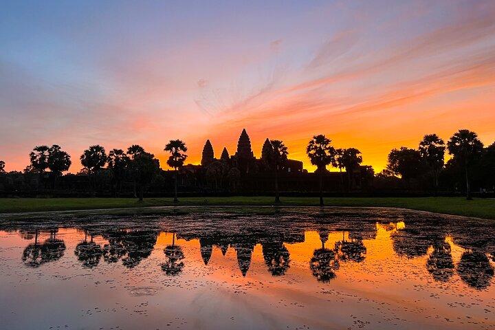 2-Day Angkor Wat Tour with Banteay Srei and Floating Village
