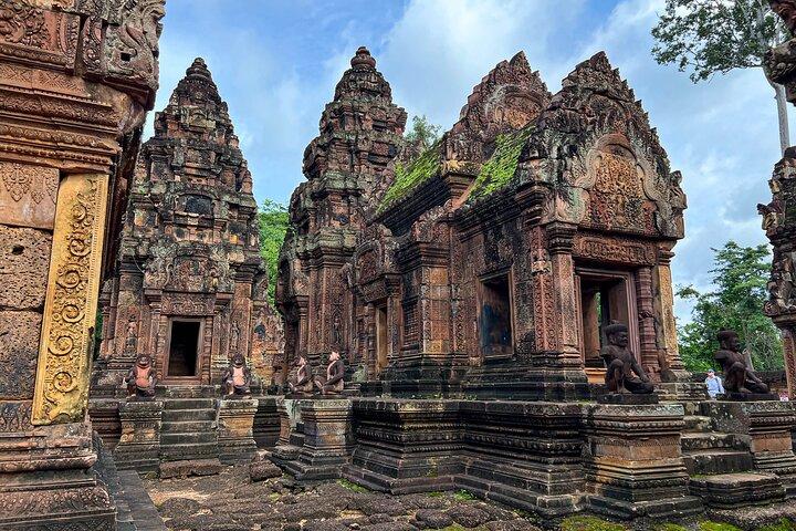 2-Day Angkor Wat Tour with Banteay Srei and Floating Village