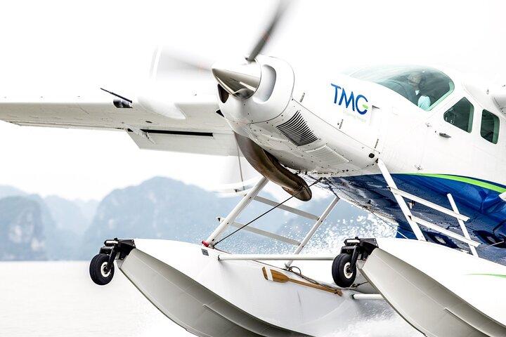 25-Minutes Halong Bay Sightseeing Seaplane from the Sky