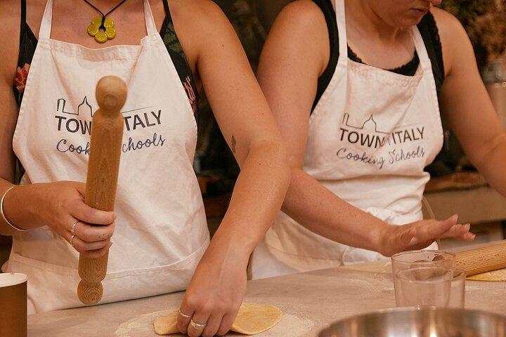 Premium Pasta and Gelato Cooking Class in Florence