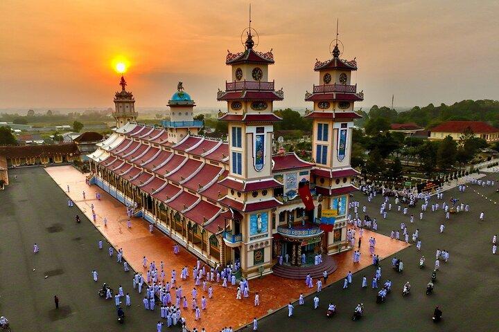 Small-Group 1-day: Cao Dai Temple & Ba Den Mountain