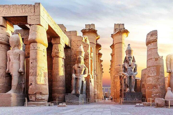 Unforgettable Luxor Day Tour: Small Group from Hurghada