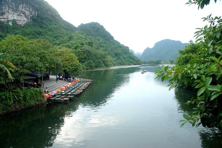Ninh Binh Hoa Lu Trang An 1 Day Tour from Hanoi by Limousine