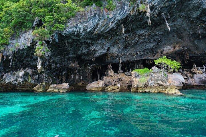 Phuket: Wow Andaman Snorkeling Trip to Phi Phi & Bamboo Islands