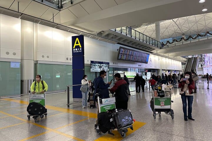 Hong Kong Private Arrival Transfer Driver Meet and Greet: Airport to Hotel