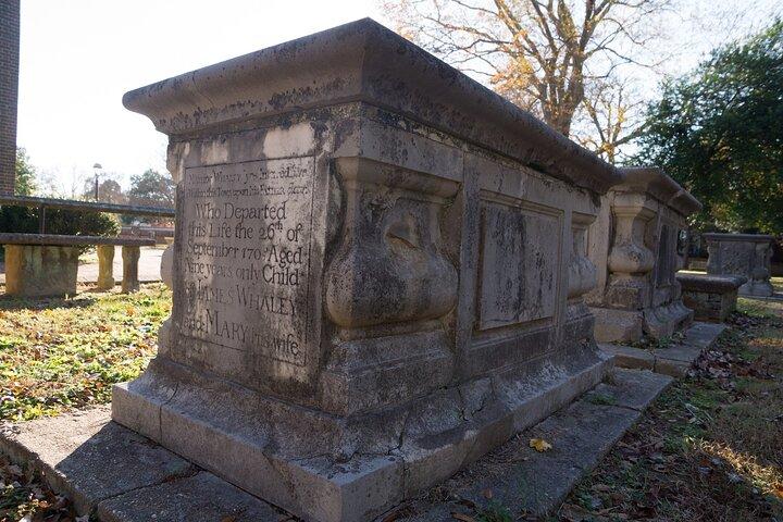 Garden District Celebrities Cemeteries Mansions and Mysteries Walking Tour