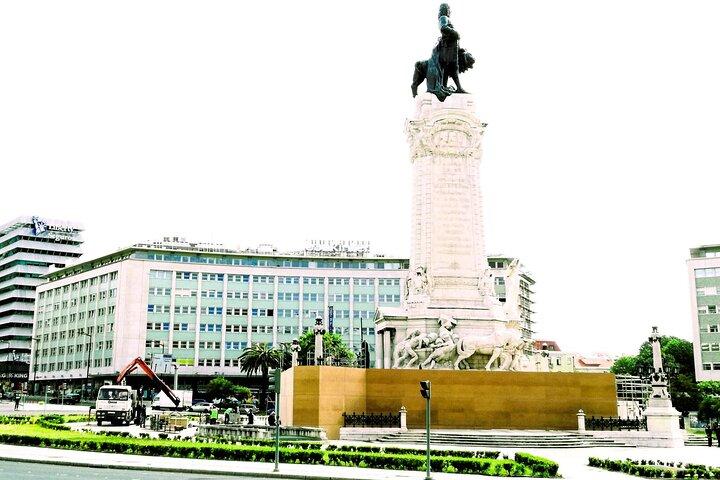 Lisbon Essentials Tour : Superstar Monuments, Iconic and Neighborhoods
