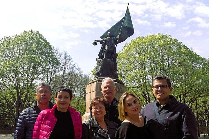 Lisbon Essentials Tour : Superstar Monuments, Iconic and Neighborhoods