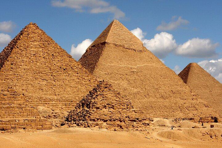 Private Guided Tour in Giza, Cairo and Saqqara