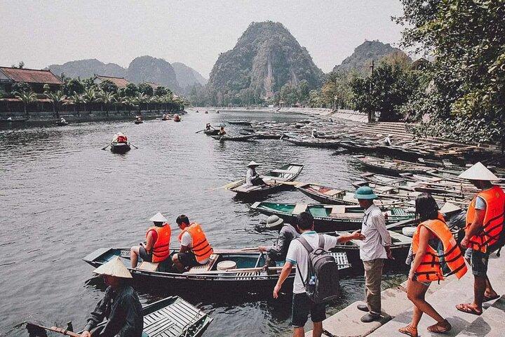 Ninh Binh Full Day Tour Visit Hoa Lu Tam Coc & Mua Cave