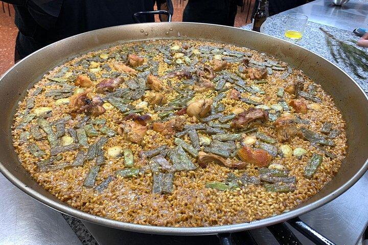 Paella cooking class: Sangria workshop, Tapas & Wine – evening