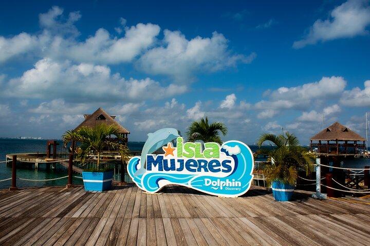 Catamaran Snorkel tour to Isla Mujeres with buffet and open bar