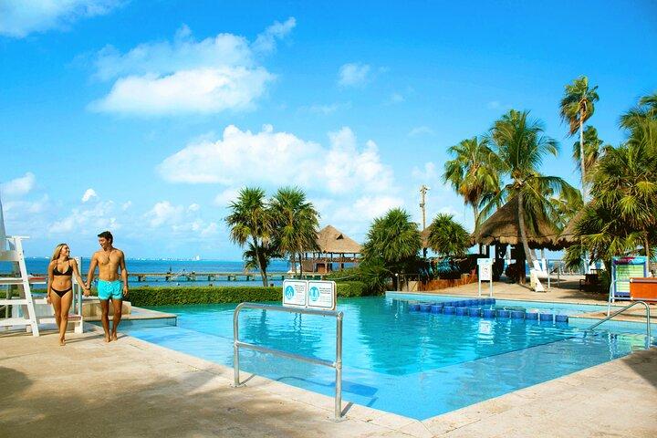 Catamaran Snorkel tour to Isla Mujeres with buffet and open bar