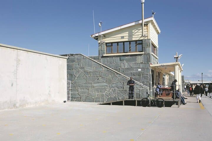 Private Robben Island, Kirstenbosch and Wine Tasting Tour