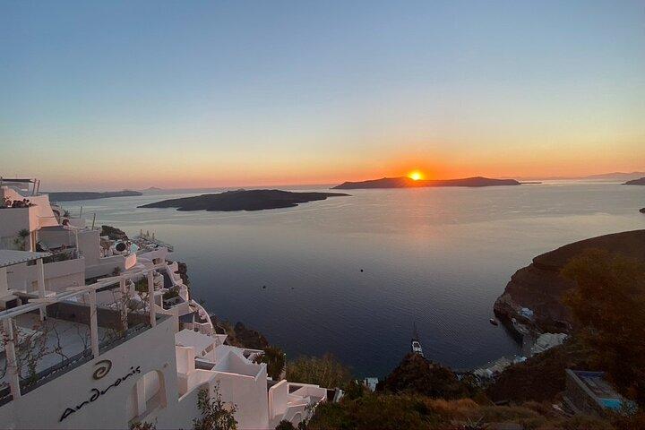 Santorini Highlights: Private Sightseeing Tour in Santorini