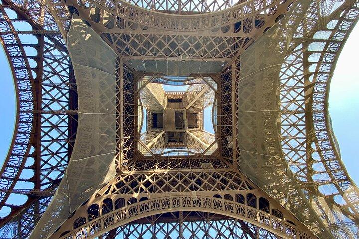 Private Tour: Eiffel Tower Summit PreBooked Tickets by Lift