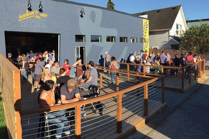 Craft Beer Tasting Tour in Ballard Brewery District with Food