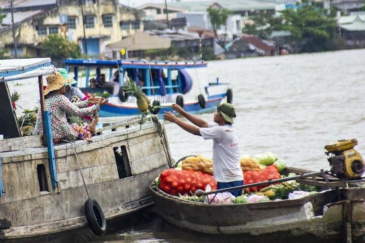 Small-group 2-Day Mekong Delta: Floating market, Cooking Demo