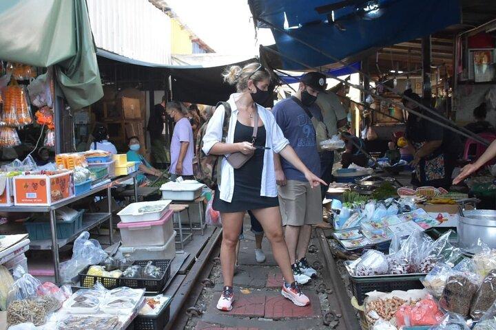 Floating Market with Great Pagoda Temple and Wat Sam Phran