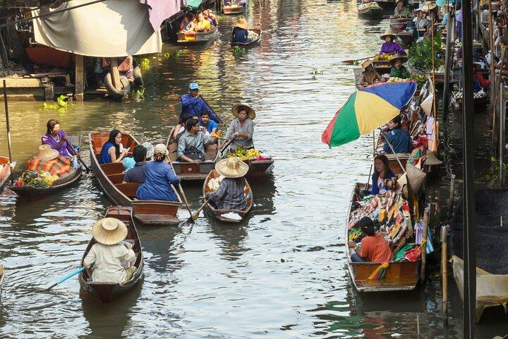 Floating Market with Great Pagoda Temple and Wat Sam Phran