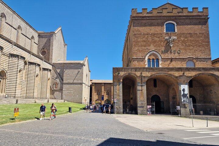 Montepulciano Wine Tasting and Orvieto Private Day Tour from Rome