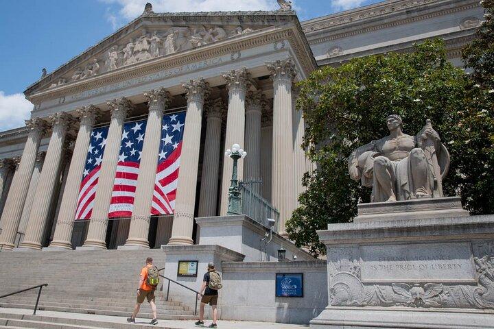 National Archives VIP Skip-The-Line Small Group Guided Tour