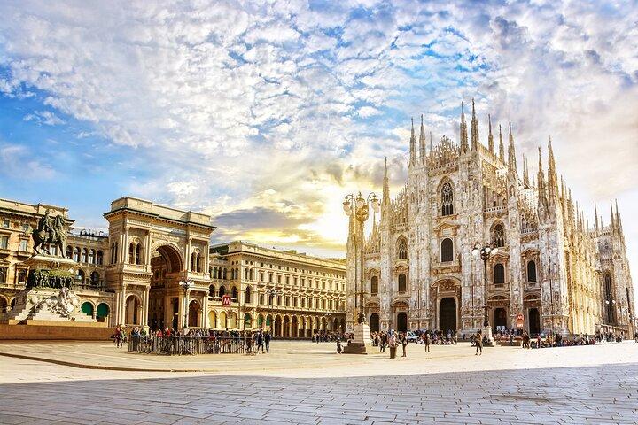 Sky-High Delights: Duomo Tour with Rooftop Adventure! + Ebook
