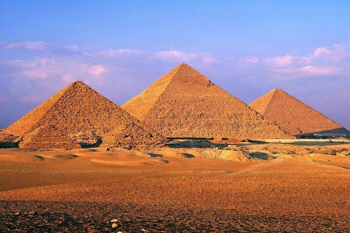 Day Tour Giza Pyramids, Sphinx, Camel,and Lunch in CairoPrivate