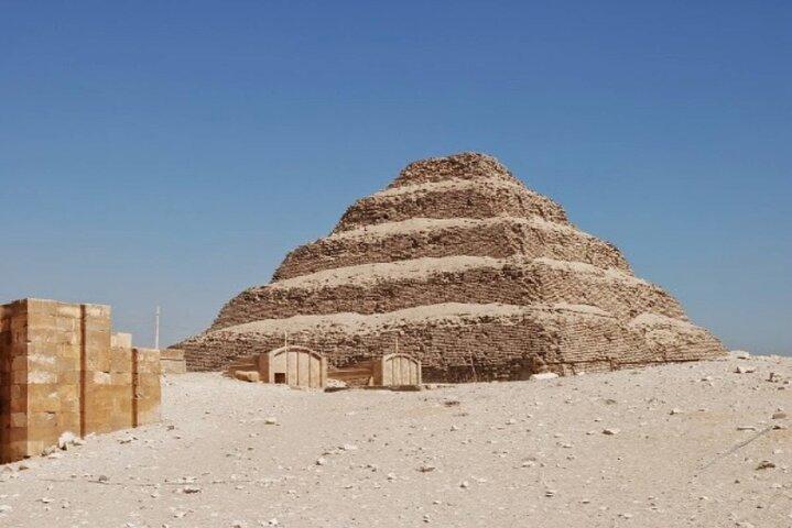 Explore Saqqarah, Memphis and Dahshur full day tour.