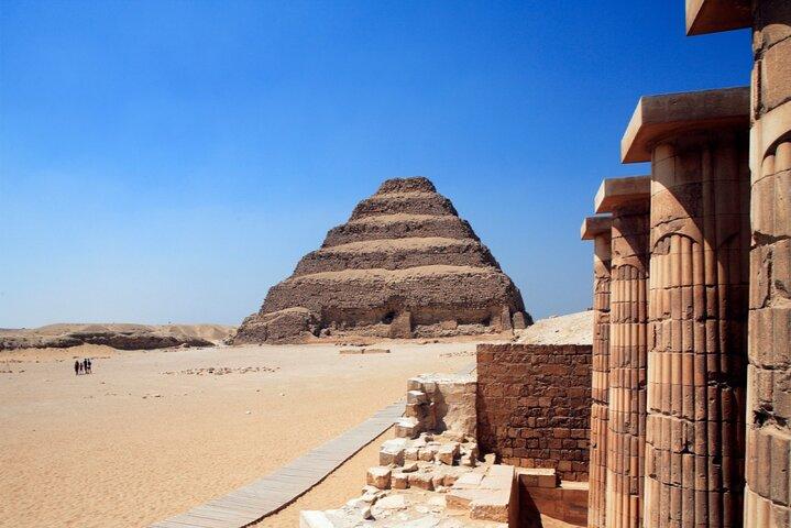 Explore Saqqarah, Memphis and Dahshur full day tour.