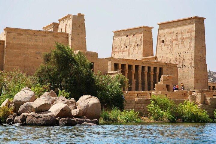 10 Days Private Tour from Cairo to Nile Cruise and White Desert
