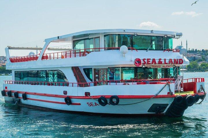 Bosphorus Sightseeing Cruise in Istanbul – 1 Hour