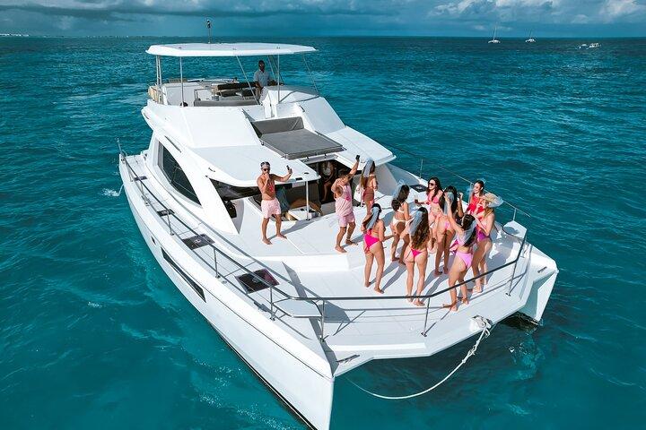 Cancun: Private Catamaran Bachelorette Party – 51' Leopard