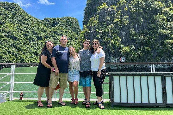 Halong Light Cruise - Luxury Day Tour From Hanoi With Expressway