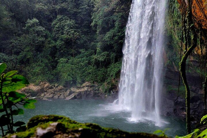 San Cristobal : Waterfalls of Agua Azul, Misol Ha and Palenque Ruins
