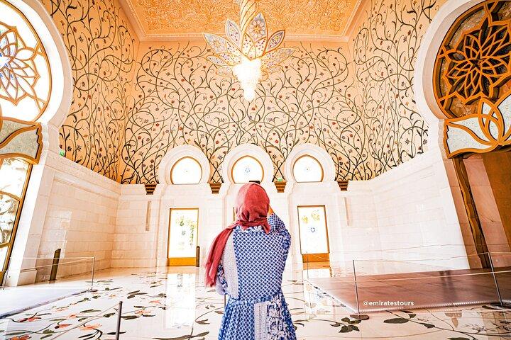 Abu Dhabi Sightseeing Tour: Sheikh Zayed Mosque, Heritage Village & Dates Market