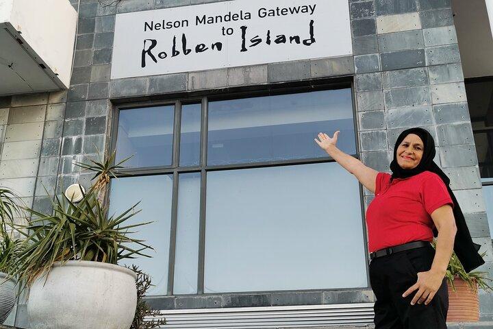 Robben Island & City stops.We confirm tickets by 8h00 am next day