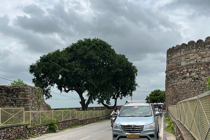 Private Chittorgarh Fort Day Tour with Guide, Lunch and Tickets