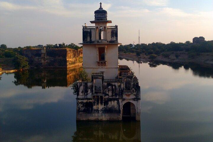 Private Chittorgarh Fort Day Tour with Guide, Lunch and Tickets