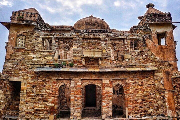 Private Chittorgarh Fort Day Tour with Guide, Lunch and Tickets