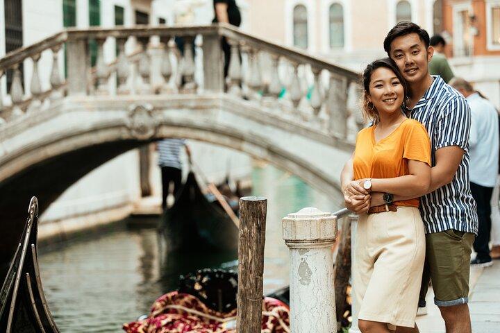 Fabulous photoshoot in the Canals of Venice