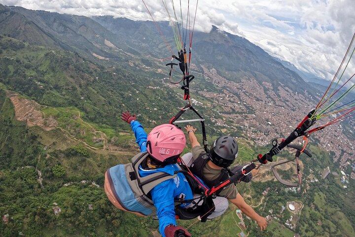 Paragliding flight in Medellin