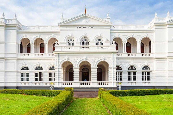Full-Day Private Car Sightseeing Tour in Colombo