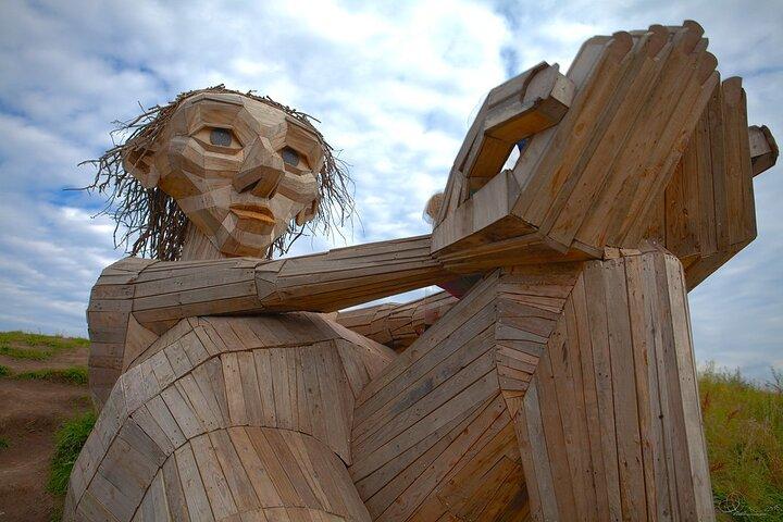 The Six Forgotten Giants Trolls Hunt with Minibus