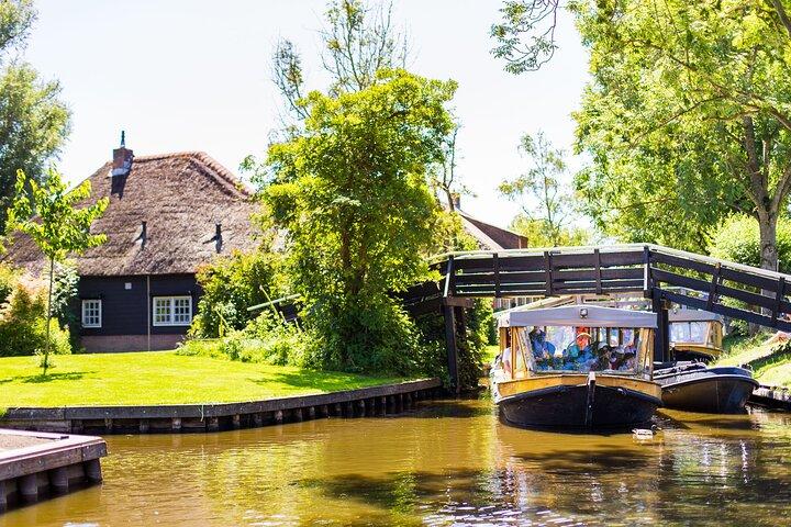 Giethoorn Day Trip from Amsterdam with Boat Trip
